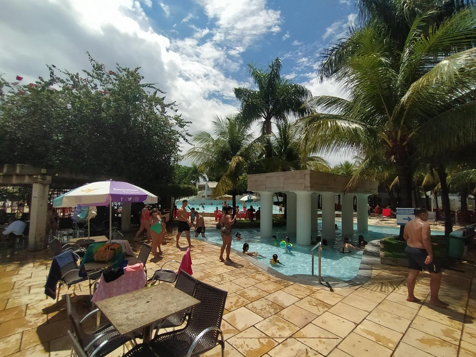Lacqua Diroma, Mais Parque Acquatico Com Piscina De Ondas Caldas Novas Exterior photo