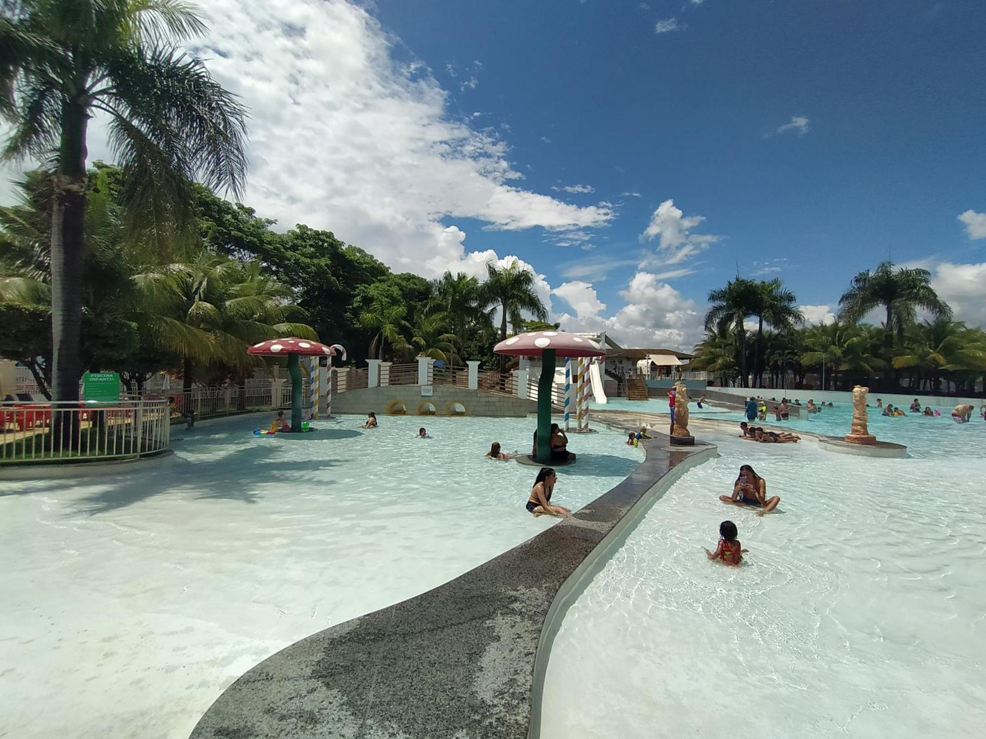 Lacqua Diroma, Mais Parque Acquatico Com Piscina De Ondas Caldas Novas Exterior photo