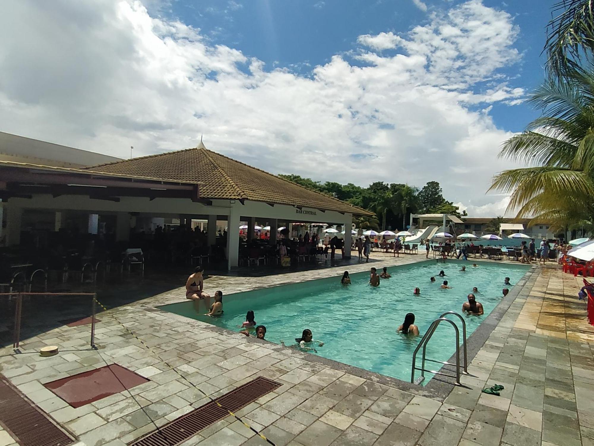 Lacqua Diroma, Mais Parque Acquatico Com Piscina De Ondas Caldas Novas Exterior photo