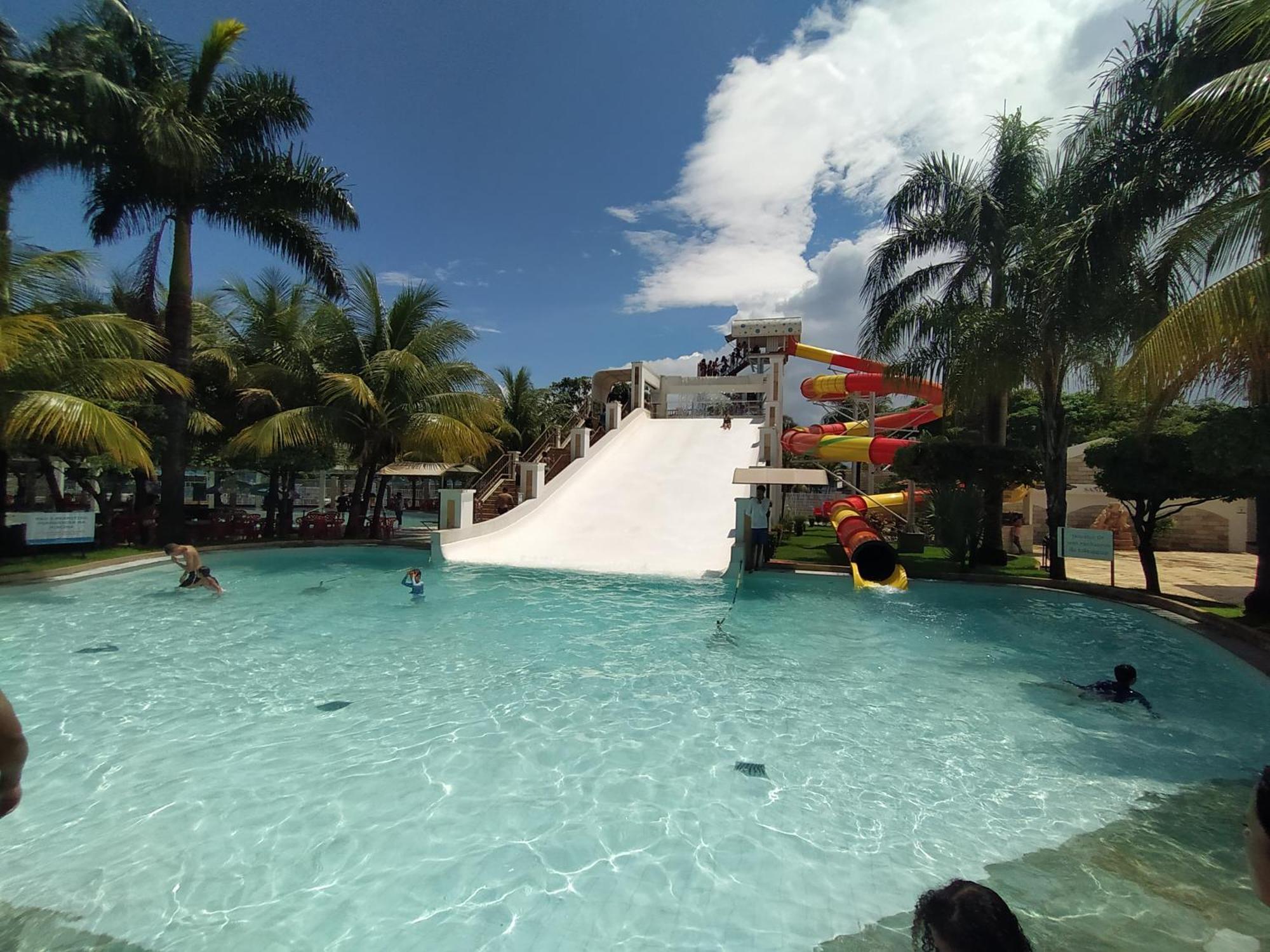 Lacqua Diroma, Mais Parque Acquatico Com Piscina De Ondas Caldas Novas Exterior photo