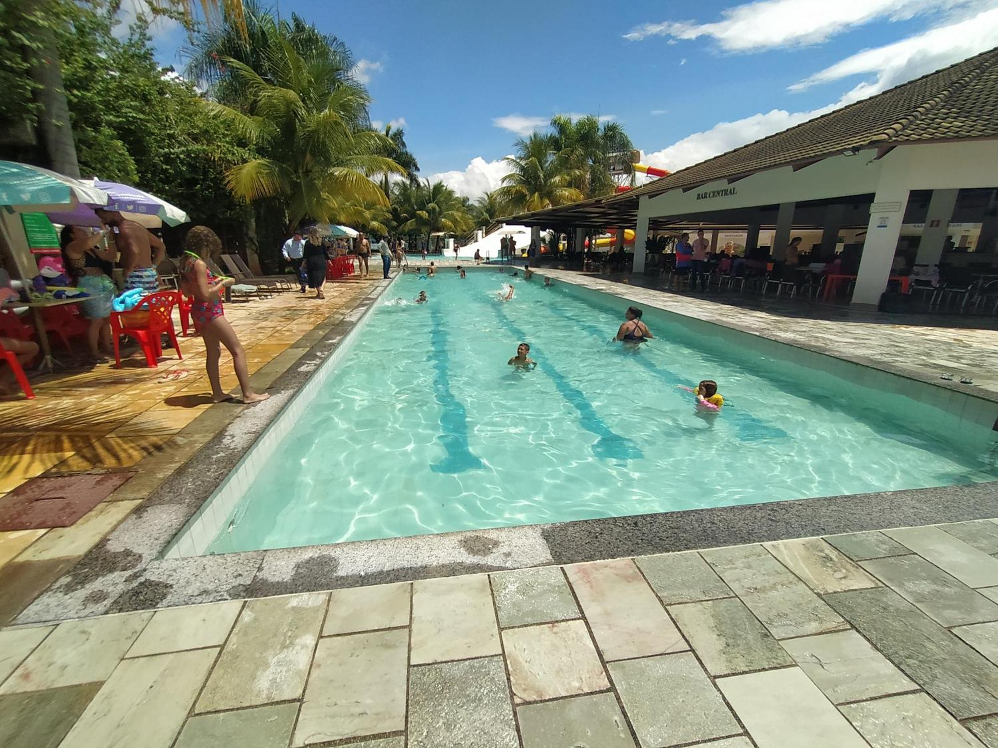 Lacqua Diroma, Mais Parque Acquatico Com Piscina De Ondas Caldas Novas Exterior photo