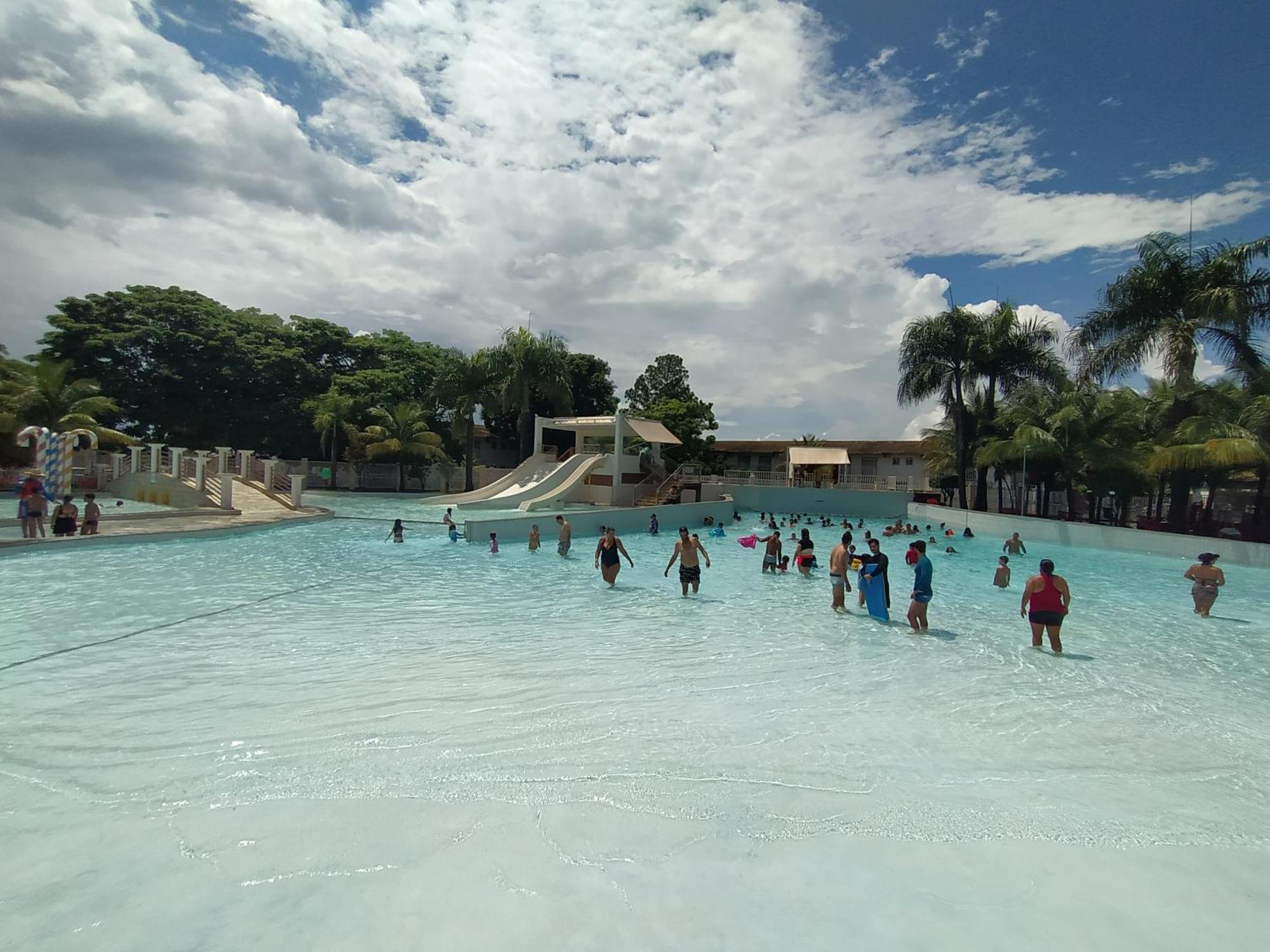 Lacqua Diroma, Mais Parque Acquatico Com Piscina De Ondas Caldas Novas Exterior photo